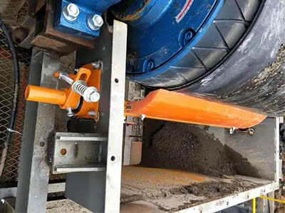 Polyurethane belt cleaner in mine